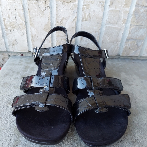 Vionic sandals women's😃😃😃 Size 9 wide - Picture 2 of 8